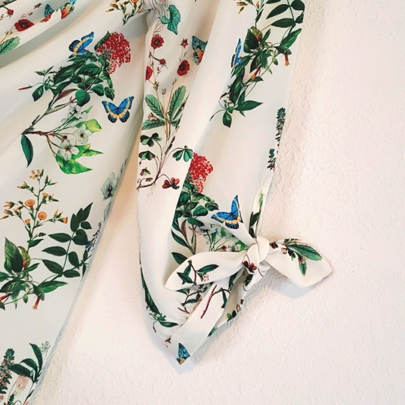 Versatile NWOT EXPRESS Floral Butterfly Blouse Versatile Neckline Bow Sleeves - Picture 6 of 13